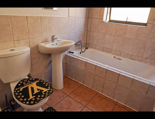 2 BEDROOM TOWNHOUSE FOR SALE IN BARDALE VILLAGE